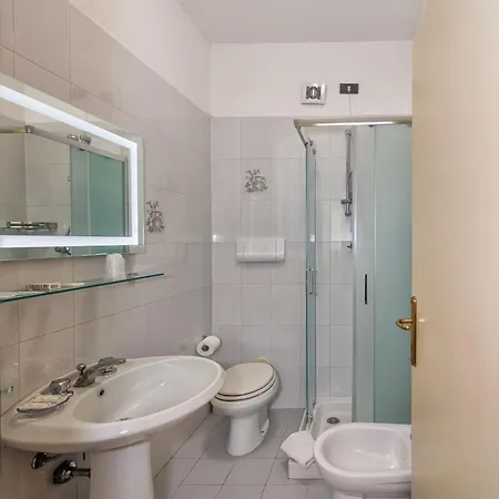 Lido Hotel 3*