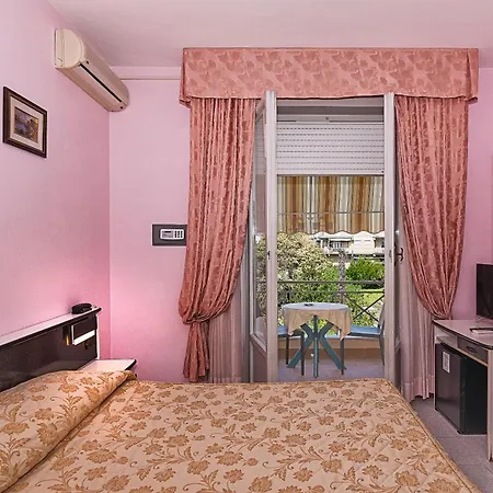 Lido Hotel 3*