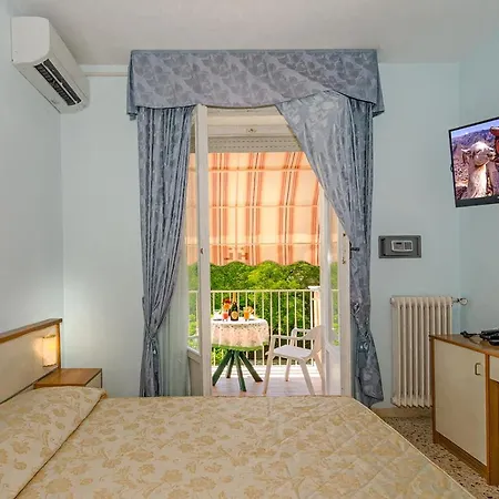 Lido Hotel 3*